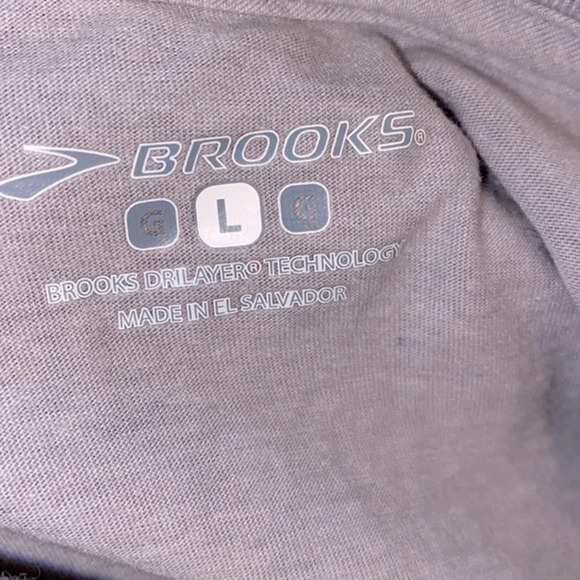 Brooks athletic Run T-shirt size large - Picture 6 of 6